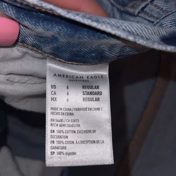 American Eagle Outfitter’s Mom Jeans high rise - Picture 5 of 8